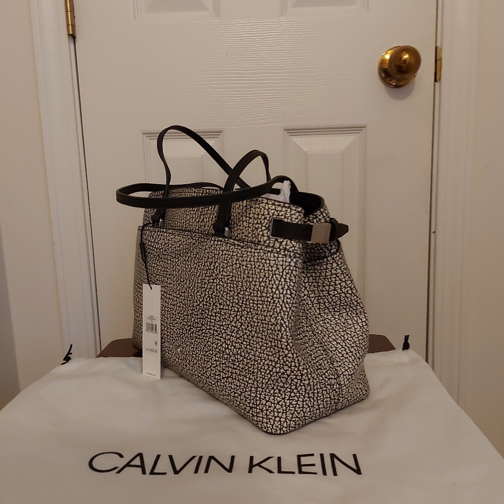 Calvin Klein Avery Micro Pebble Leather Tote NWT - Picture 5 of 13